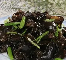 Stir-fried Black Mushroom Salad