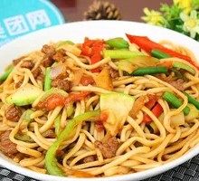 Shredded Pork Stir-Fried Noodles
