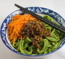 Fried Sauce Spinach Noodles