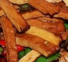Green Pepper and Tofu Skin Rice Bowl