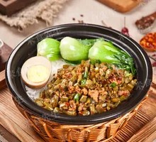 Sour Pickled Bean and Minced Pork Clay Pot Rice