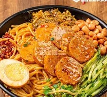 Scallion Fragrant Meat Rolls with Braised Noodles