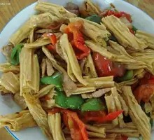 Stir-fried Tofu Skin with Meat