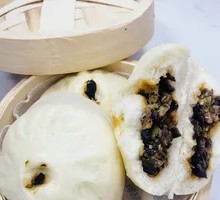 Deer Mushroom Black Pork Dumplings
