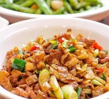 Stir-Fried Pork with White Chilies