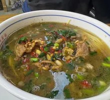 Garlic Stir-Fried Meat Noodle Soup