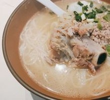 Signature Fresh Pork Knuckle Noodle Soup