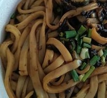 Preserved Vegetable Braised Pork Noodles