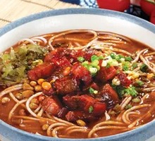 Braised Pork with Rice Noodles