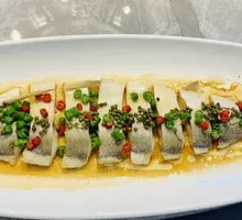 Fresh Flower Pepper Steamed Large Catfish