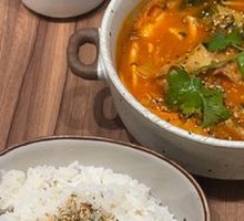 泡菜肥牛汤锅配米饭