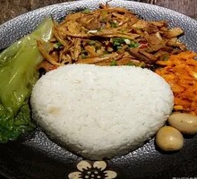 Fried Tofu Skin with Braised Pork