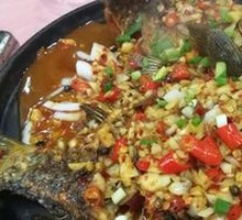Sautéed Crucian Carp on Iron Plate