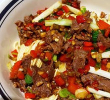 Stir-Fried Yellow Beef Noodles