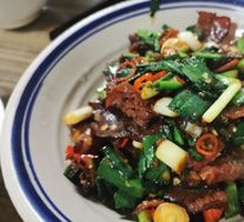 Stir-fried Garlic Greens with Preserved Beef