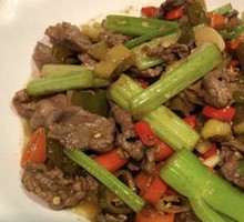 Stir-Fried Beef with Yellow Onion