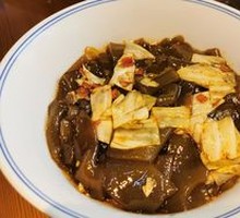 Sour Cabbage Stir-Fried with Rice Noodles