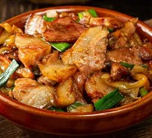 Stir-Fried Pig's Head Meat with Garlic Greens