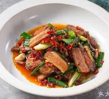 Stir-fried腊肉 with Garlic Greens
