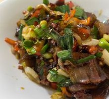 Garlic and Chili Stir-Fried Preserved Pork
