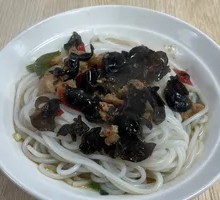 Wood Ear Mushroom Stir-Fried with Pork and Noodles
