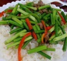 Stir-fried Pork with Garlic Greens