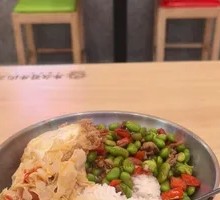 Stir-Fried Beef Rice Bowl