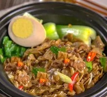 White Pepper Stir-Fried Pork Claypot Rice