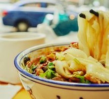Beef Noodle Soup with Quick-Blanched Beef