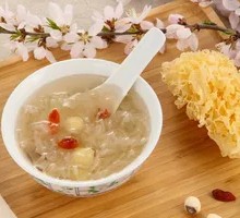Tremella and Lotus Seed Soup