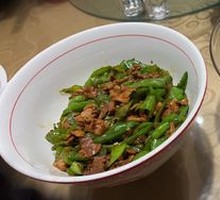 Spicy Pork with Crispy Rice Crackers