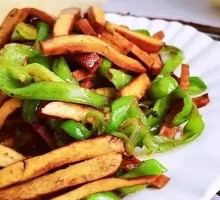 Green Pepper Stir-fried Tofu Cubes