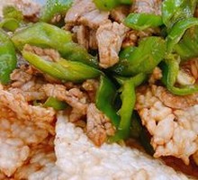 Fried Rice Crackers with Pork Stir-fry