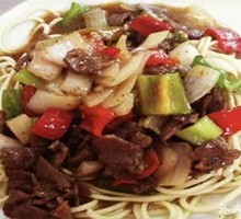 洋葱炒肉盖面