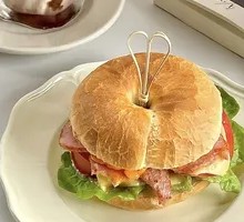 Cheese Bacon Bagel Sandwich