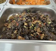Black Mushroom Stir-Fried Chicken