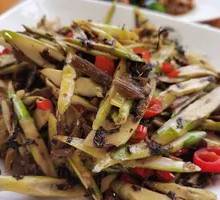 Stir-Fried Tender Bamboo Shoots with Pickled Cabbage