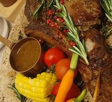 Charcoal-Grilled Grain-Fed Tomahawk Steak