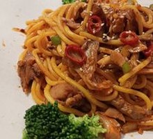 Spicy麻 Chicken Leg Pasta with Enoki Mushrooms