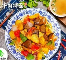 土豆烧牛肉盖浇面