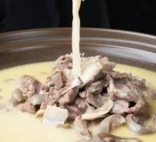 Braised Black Goat with Yellow Sauce