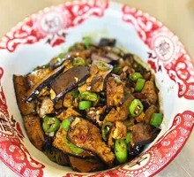Green Pepper and Tofu Skin Stir-fry