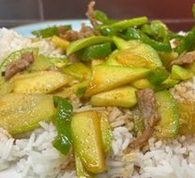 西葫芦牛肉盖饭