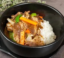 Wild Pepper Stir-Fried Beef Rice Bowl
