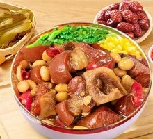 Braised Pork Trotter with Soybeans