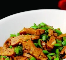 Fried Tofu Skin with Pig Ear Tips