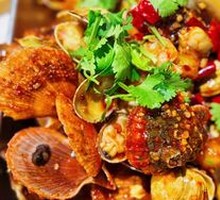 Spicy Stir-fried Mixed Shellfish with Potato Strips