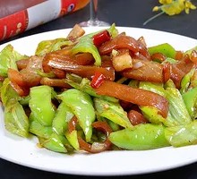 Stir-Fried Pork Rind with Green Chili