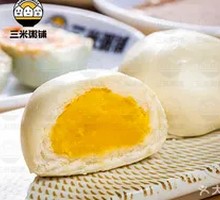 Cream-filled Bun