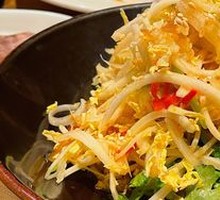 Bok choy with jellyfish skin salad